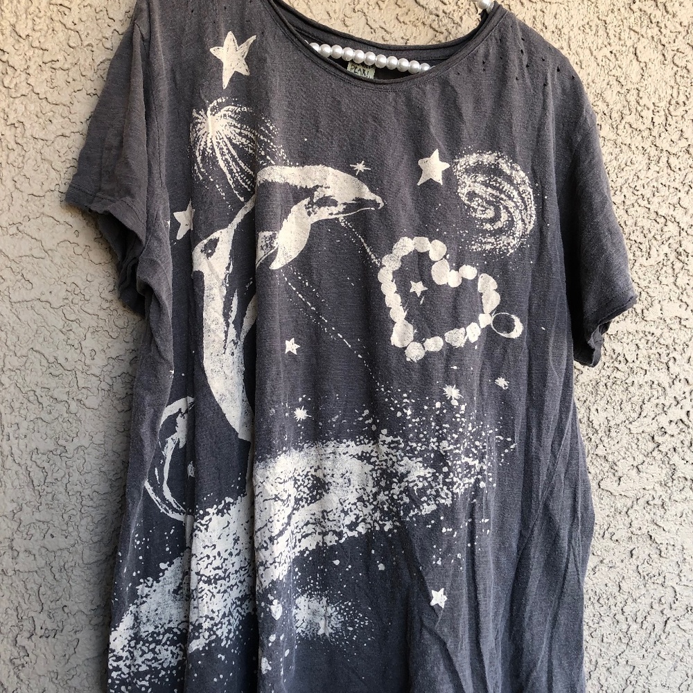 Magnolia Pearl Sky Dolphin Tee in Ozzy color